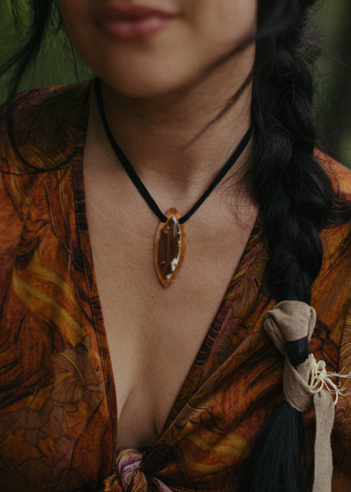 Brown flower agate pendant