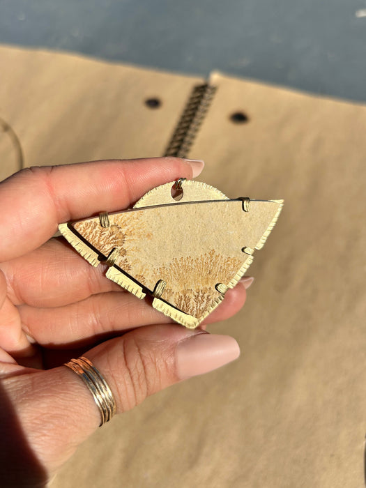 Dendritic sandstone choker pendant