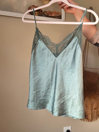 Chantilly Scalloped Lace Trim Shirt