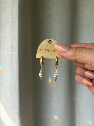 Simple shell Huggie Hoops
