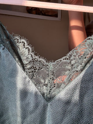 Chantilly Scalloped Lace Trim Shirt