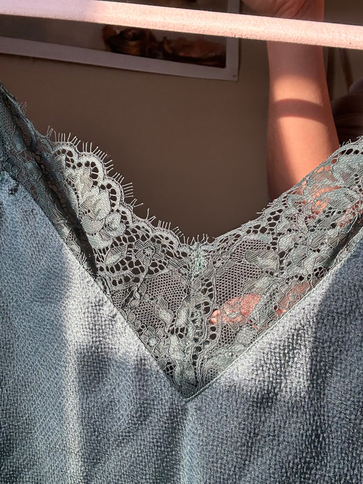 Chantilly scalloped lace trim shirt