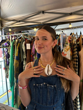 statement cowrie choker