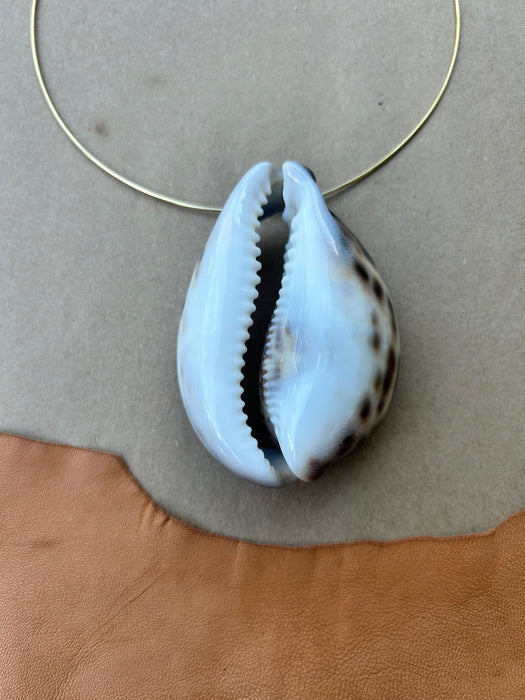 XL cowrie choker