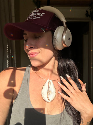 statement cowrie choker